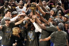 勇士队霍福德加盟：科尔战术新布局，篮球传承与创新故事