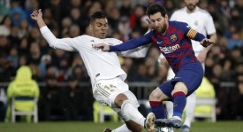 国足名帅竞争：波兰教练莱万与申花旧将角逐国足教席